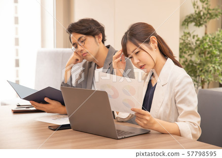 商務人士男人們男子 商務人士男人們男子 57798595