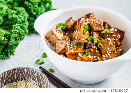 Teriyaki tofu with sesame seeds and green onion  57810067