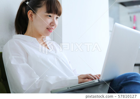 Housewife free time side job 57810127