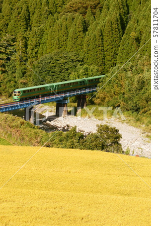 有色稻荷和高原渡假村由布院之森 57811704