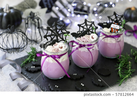 Purple pudding Purple pudding 57812664