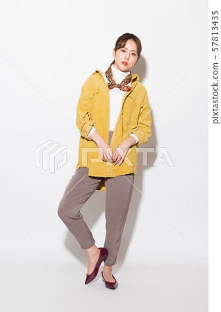 Female fashion portrait 57813435