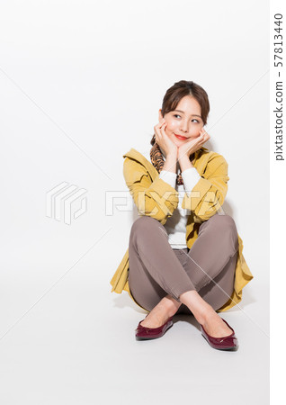 Female fashion portrait 57813440