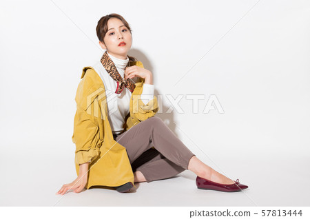 Female fashion portrait 57813444