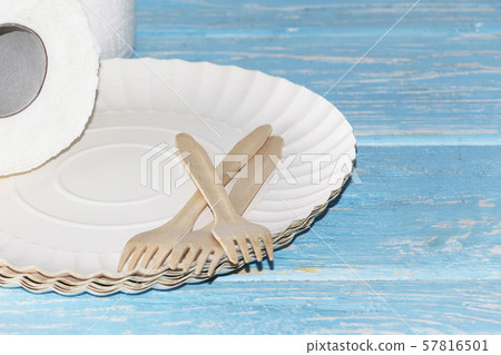 Disposable tableware made of natural materials, 57816501