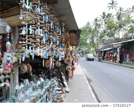 水稻梯田附近的紀念品商店 57816527