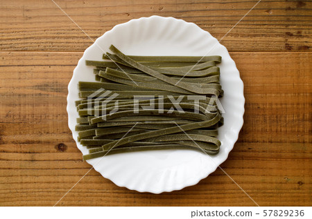Spinach raw fettuccine Spinach raw fettuccine 57829236