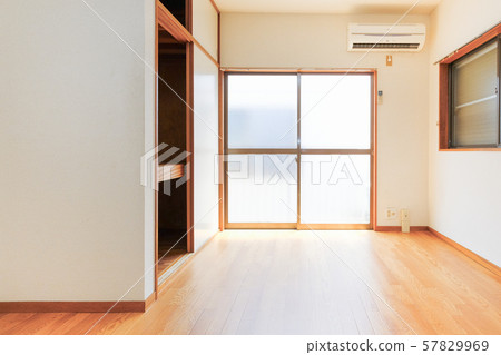 Empty room before and after transference 57829969