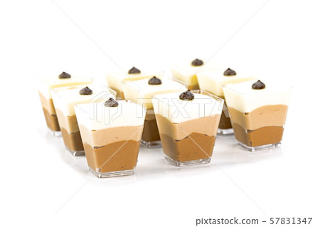 tiramisu dessert 57831347