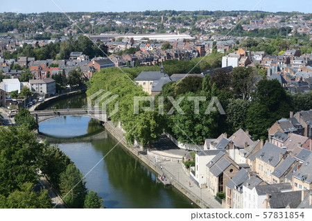 那慕爾城堡的景色被譽為“默茲之珠” 57831854