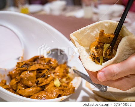 pocket bread with braised pork neck 57845092