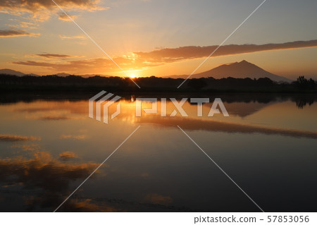 Sunrise at Mt.Tsukuba 57853056