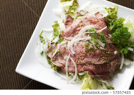 Roast beef salad 12 57857485
