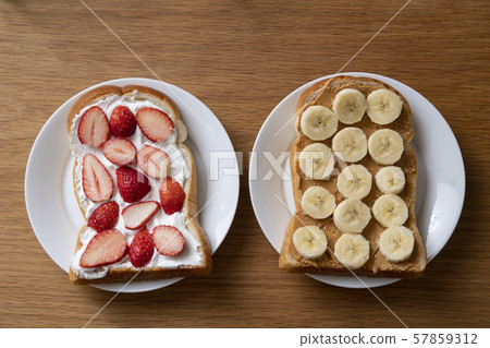 Drained yogurt crab sand and peanut butter banana sand Drained yogurt crab sand and peanut butter banana sand 57859312