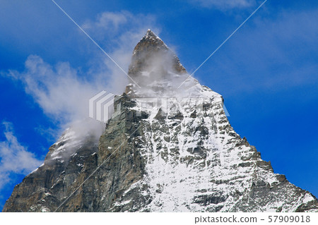 Matterhorn. Top in the Pennine Alps on the border 57909018