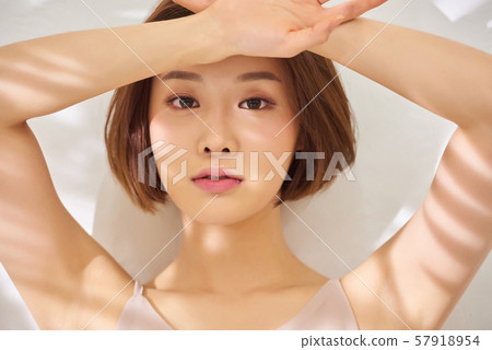 Women beauty 57918954