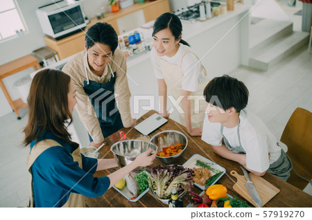 Men and women lifestyle cuisine Men and women lifestyle cuisine 57919270