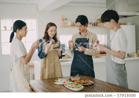 Men and women lifestyle cuisine Men and women lifestyle cuisine 57919300