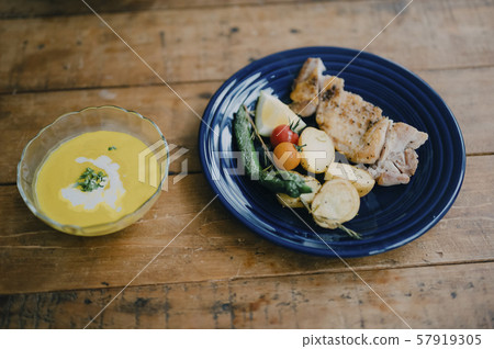 Dining table Dining table 57919305