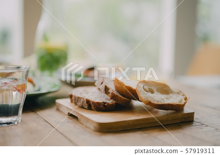 餐桌 餐桌 57919311