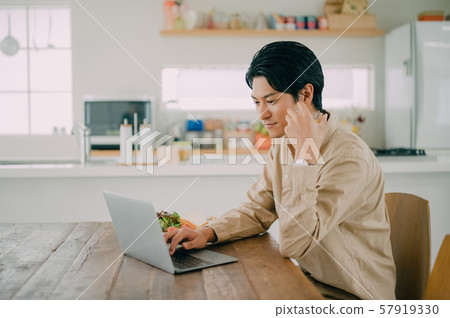 男性生活方式個人電腦 57919330