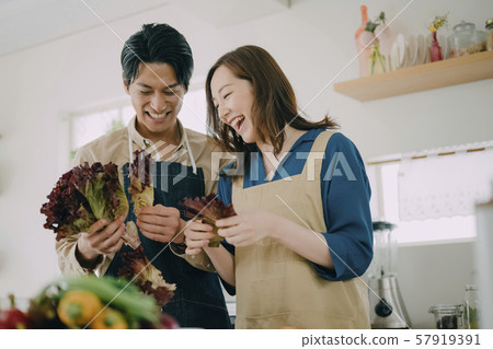 Men and women lifestyle cuisine Men and women lifestyle cuisine 57919391