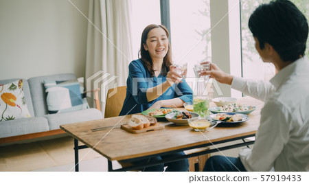 男人和女人夫妻已婚夫婦生活方式餐 男人和女人夫妻已婚夫婦生活方式餐 57919433