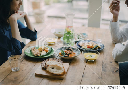 男人和女人夫妻已婚夫婦生活方式餐 57919449