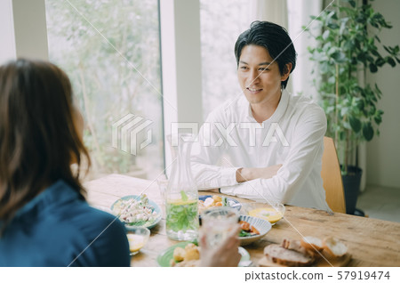 男人和女人夫妻已婚夫婦生活方式餐 男人和女人夫妻已婚夫婦生活方式餐 57919474