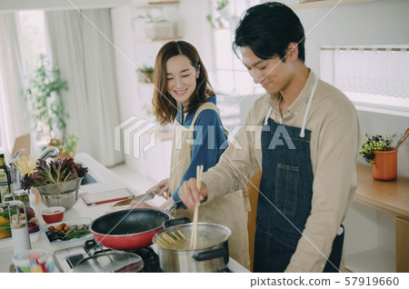 Men and women lifestyle cuisine Men and women lifestyle cuisine 57919660