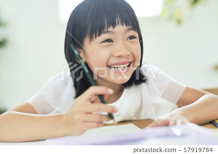 兒童女孩研究 57919784