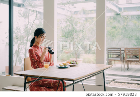 Female lifestyle diet 57919828