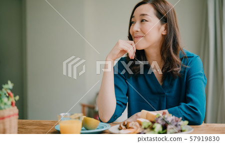 Female lifestyle diet 57919830