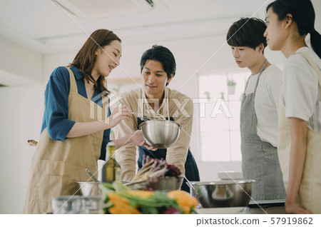 Men and women lifestyle cuisine Men and women lifestyle cuisine 57919862