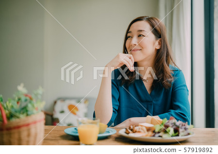 Female lifestyle diet 57919892