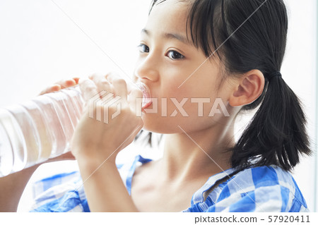 女童飲料 57920411