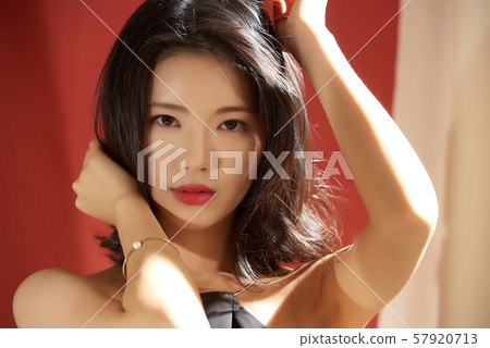 Women beauty 57920713