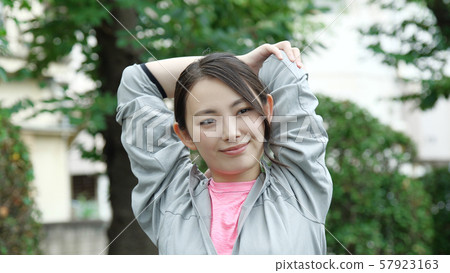 Female training sportswear 57923163