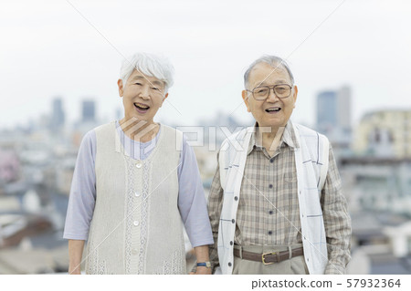 年長夫婦 57932364