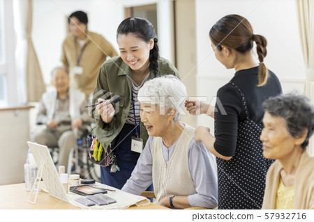 Nursing facility volunteer 57932716