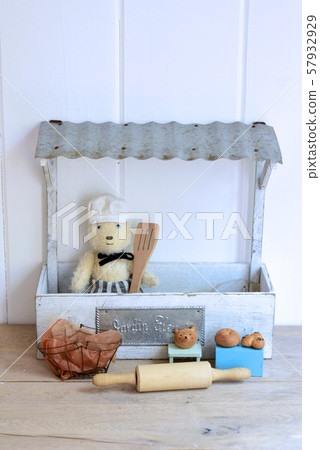 Bear Baker * Bear Baker * 57932929