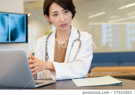 Female doctor hospital medical examination doctor medical image 57932983