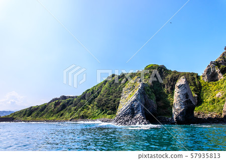 Ashiya Daimon View from a pleasure boat [Itoshima City, Fukuoka Prefecture] 57935813