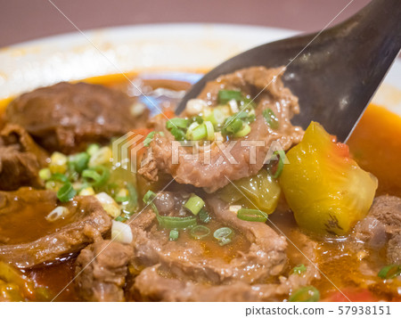Baked beef stew with tomato 57938151