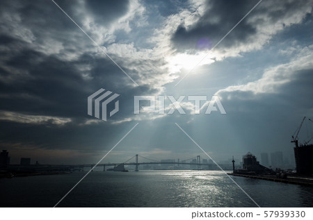 The twilight rays of Tokyo Bay The twilight rays of Tokyo Bay 57939330