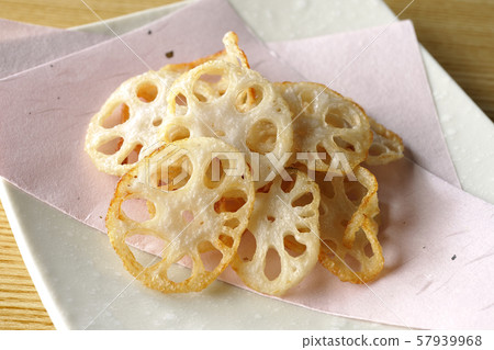 Lotus root chips 57939968