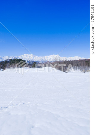 Nakayama plateau in winter (overlooking Mount Kasumigatake, Kashima Kasumigatake and Goryudake) Nakayama plateau in winter (overlooking Mount Kasumigatake, Kashima Kasumigatake and Goryudake) 57941191