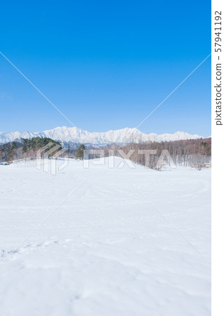 Nakayama plateau in winter (overlooking Mount Kasumigatake, Kashima Kasumigatake and Goryudake) Nakayama plateau in winter (overlooking Mount Kasumigatake, Kashima Kasumigatake and Goryudake) 57941192