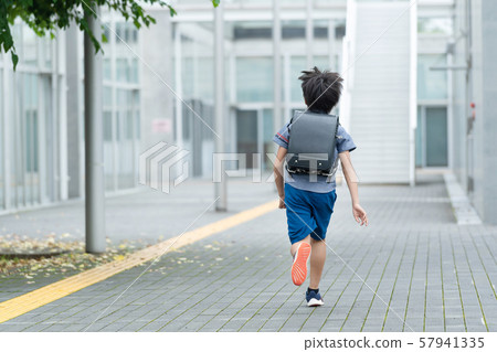 小學，學校，男孩 57941335