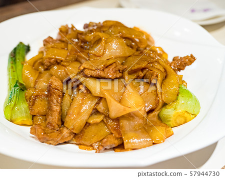 Stir-fried Beef Noodles 57944730